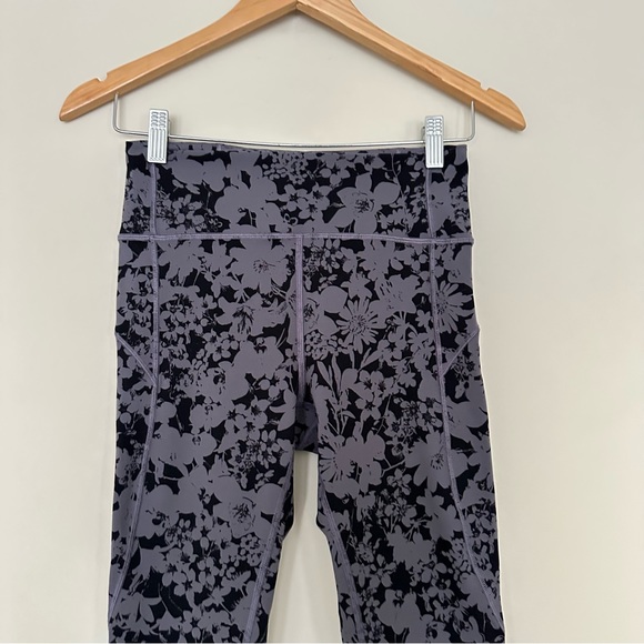 Lululemon Gray Floral All You Do Crop Leggings 19" US Size 6 - Picture 4 of 11